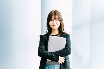 働く女性が恋愛とキャリアを両立する5つのヒント|完璧を目指さない生き方